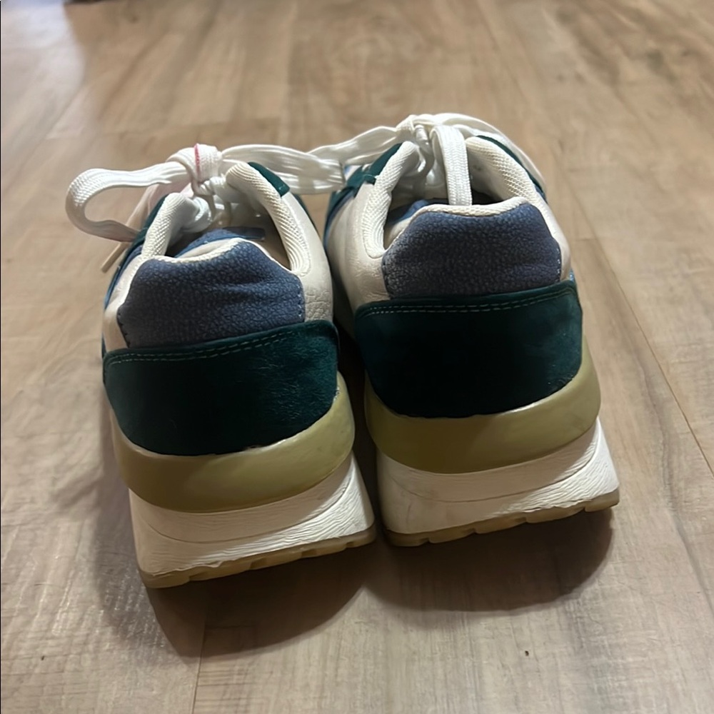 Fabletics Color Block Sneaker - Picture 5 of 5